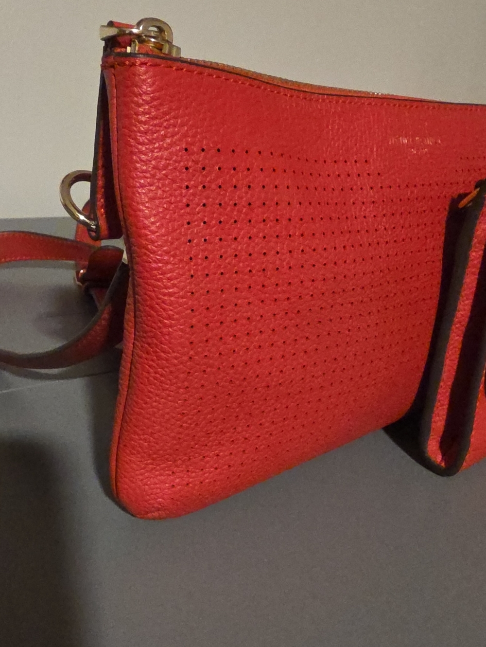 HENRI BENDEL NEW YORK red pebbled leather flap Crossbody bag - Picture 5 of 11